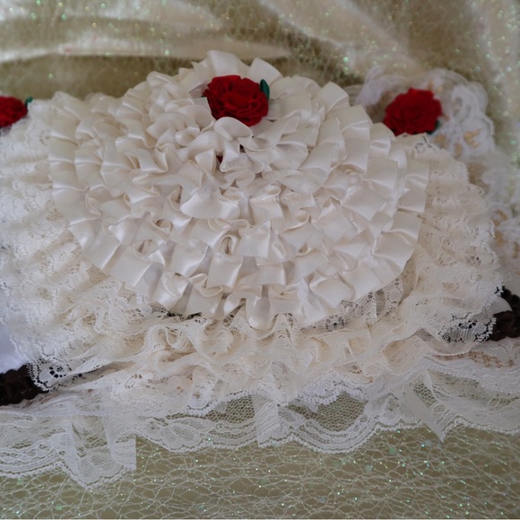 Hand Crafted Red Roses&Lace Pillow Passion Flower-Scented HOST PICK - Picture 7 of 9